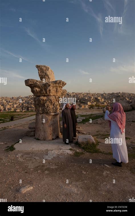 Tourists from Saudi Arabia wearing traditional thawb garment and ...