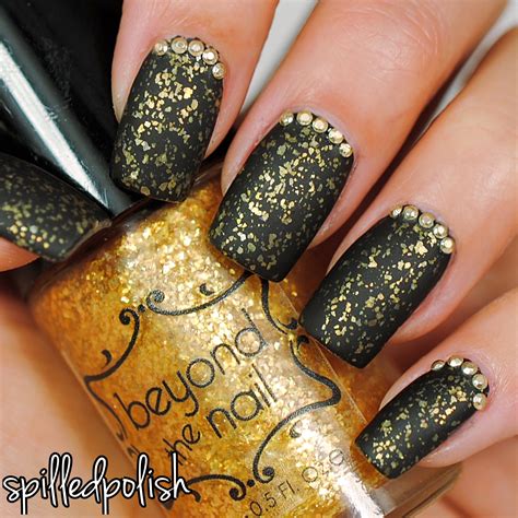 spilledpolish: Gold Flakes All Over My Nails!