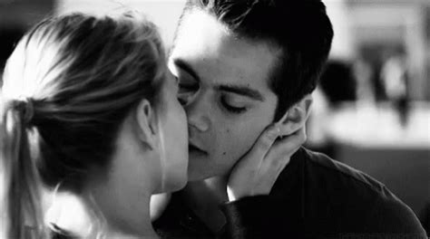 Kiss Couple GIF - Kiss Couple Romantic - Discover & Share GIFs