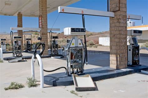 Old Abandoned Gas Station In Desert Stock Image - Image of empty, station: 13517707