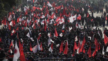 Thousands march against Nepal PM's dissolution of parliament