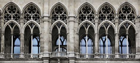 Examples and Characteristics of Gothic Architecture - WorldAtlas