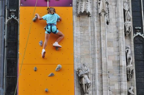 Foto Milano, una palestra in piazza Duomo - 4 di 15 - Milano ...