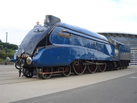 This beauty is the 4468 Mallard. It holds the world speed record for steam locomotives : r/pics