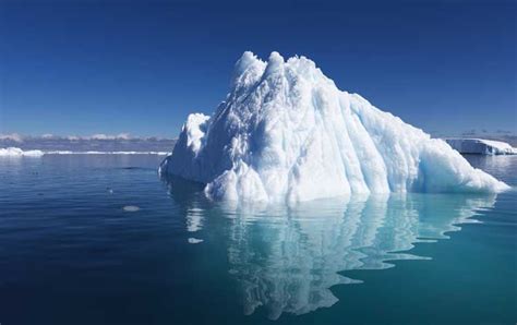 Iceberg B-15 in Antarctica... #AmazingPlaces | Antarctica, Photo, Sunny ...