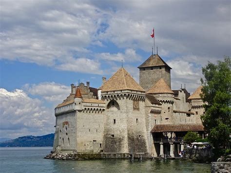 castles-in-switzerland - Go Look Explore