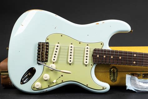 Fender Custom Shop 1960 Stratocaster Relic – Super Faded Aged Sonic Blue – GuitarPoint