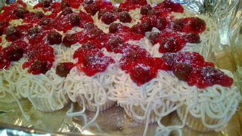 Spaghetti CUPCAKES made with frosting, sugar free strawberry jam and Whoppers. Recipe originally ...