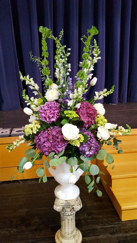 Memorial service | Memorial flowers, Funeral arrangements, Floral ...