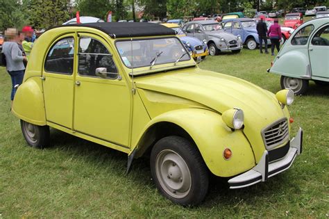 Citroën 2CV spécial 1976 couleur jaune cédrat AC331 L’histoire de la 2CV spécial En septembre ...