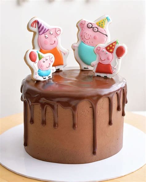 15 Beautiful Peppa Pig Cake Ideas & Designs (You NEED To See Them)