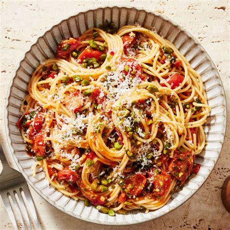 Sicilian Spaghetti with Cherry Tomatoes & Pistachios | Rachael Ray In Season | Recipe | Cherry ...