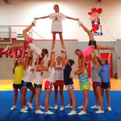 Cheer pyramid | Cheer routines, Cheer pyramids, Cheer stunts