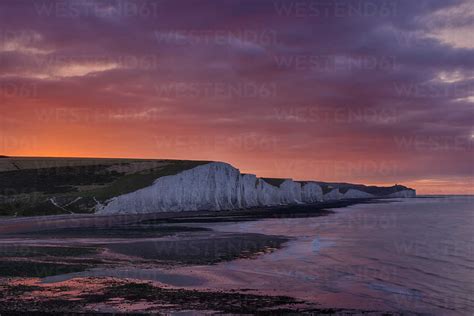 England, Sussex, View to Seven Sisters Chalk Cliffs at sunrise, Seven Sisters Country Park stock ...