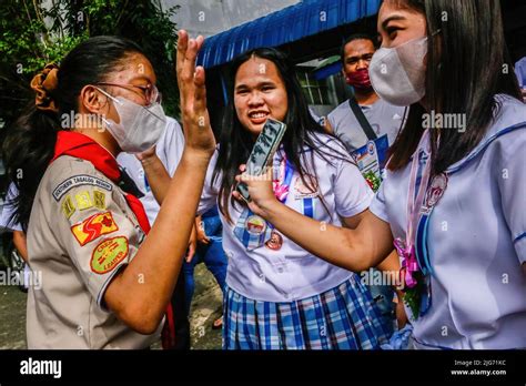 Antipolo, Philippines. 08th July, 2022. Students congratulate each ...