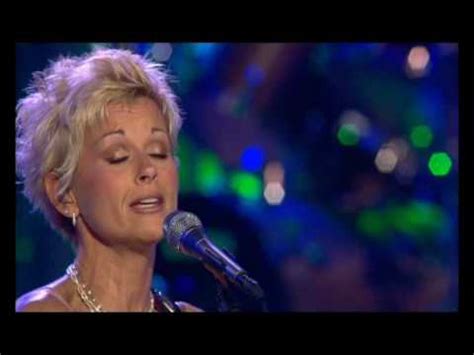 Lorrie Morgan - "A Picture of me Without You" Chords - Chordify