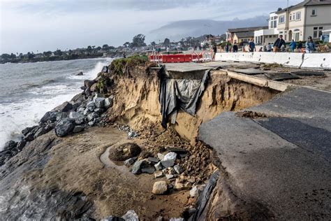 Northern California rivers swell as new storms roll in - Los Angeles Times