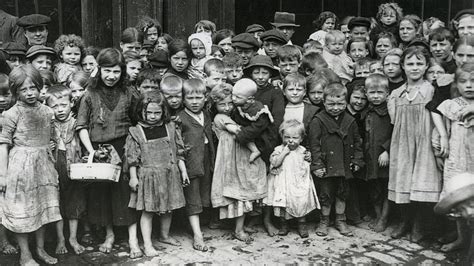 Why was victorian childhood brutally short children of the slums ...