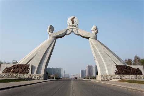 Arch of Reunification, Pyongyang, North Korea. Brutalist Architecture, Structure Architecture ...