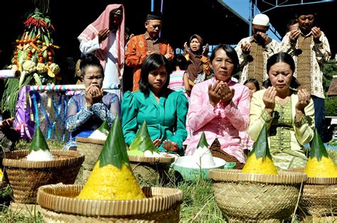 Nyadran, Tradisi dan Religi - Merefleksikan Pikiran Anda Kedalam Tulisan