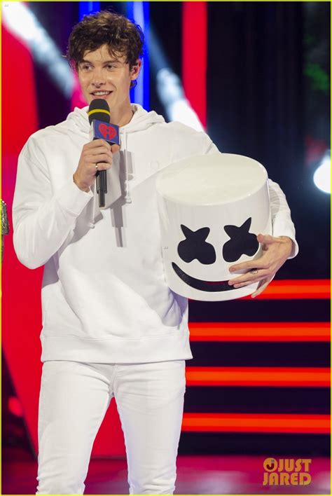 Shawn Mendes Pretends He's Marshmello During the MuchMusic Video Awards ...