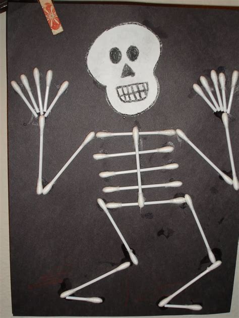 Q tip skeleton craft. | Kid stuff | Pinterest