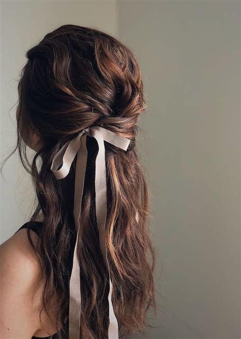 Ribbons in Hair - It's A Dull Life | Şık saç modelleri, Kendin yap saç ...