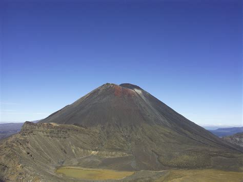 File:Tongariro Nationalpark Mount Ruhapeu.JPG