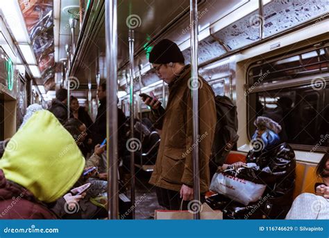 NYC/USA 02 JAN 2018 - New York Subway, Everyday with People. Editorial ...