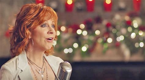 Reba McEntire Delivers Phenomenal Performance Of 'I'll Be Home For ...