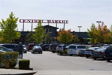 Your Guide to Dining & Shopping in the Mill Creek Town Center - Brian Hayter