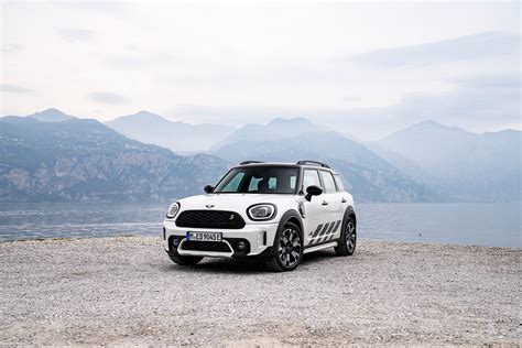 Explore the Mini Countryman Plug-In Hybrid | EV.Guide