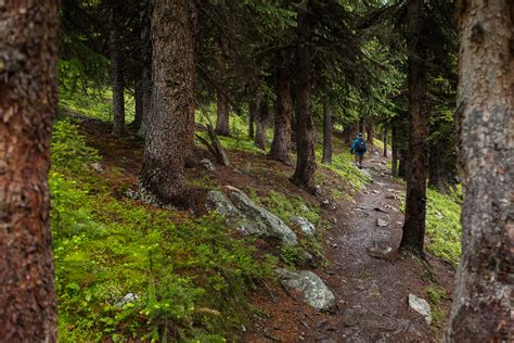 Hiking The Valley of Ten Peaks