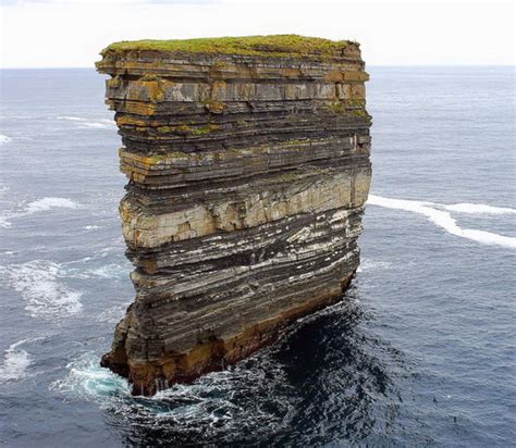 THE WORLD GEOGRAPHY: 10 Famous Sea Stacks From Around the World