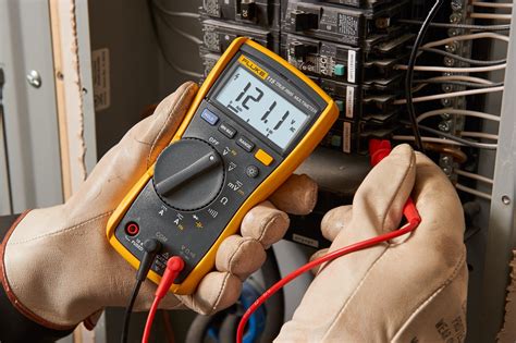 Fluke 115 True-RMS Digital Multimeter | Fluke