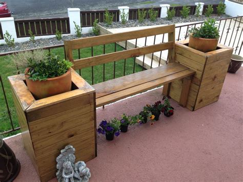 Planter box bench seat for my mum & dad..Xmas 2012 pressie | Diy patio ...