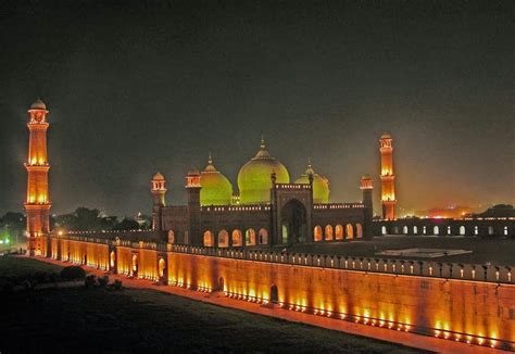 night view Badshahi Mosque, Lahore | Mosque, Masjid, Taj mahal