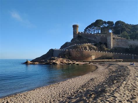 Premium Photo | Tossa de mar beach and its castle in the background