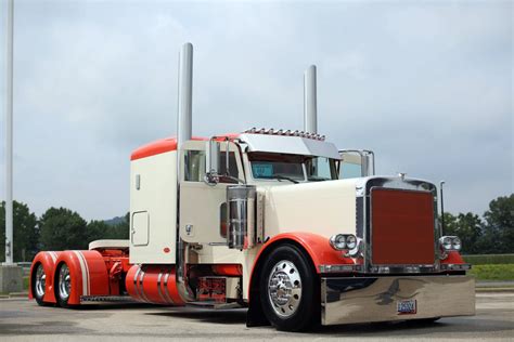 Seth Denning's cream and white 2006 Peterbilt 379 won Best of Show in ...