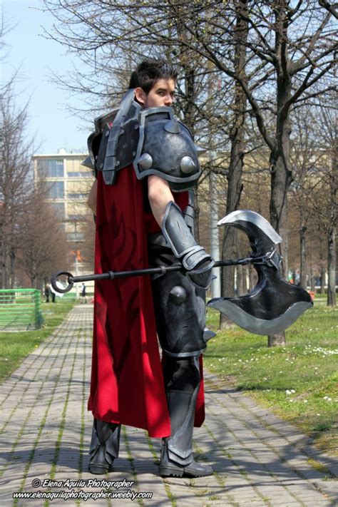 Female Darius Cosplay - League of Legends - Cosplay.com