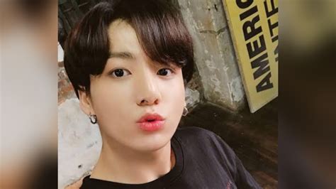 BTS Jungkook’s Selfie Pose Ideas For Your Next Instagram Post | IWMBuzz