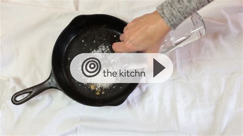 Video: The Best Way to Clean a Cast Iron Skillet | Kitchn