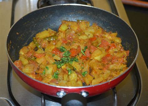 Vegan Knol-Khol Tomato Gravy Curry (Kohlrabi Side Dish) - Delishably