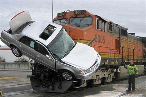 See 30 Of The Weirdest Car Accidents - AUTOJOSH