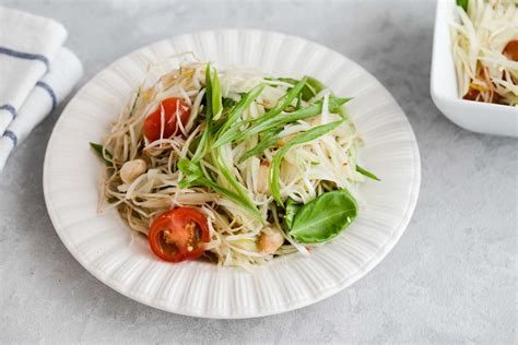 Som Tam Recipe: Thai Green Papaya Salad Recipe