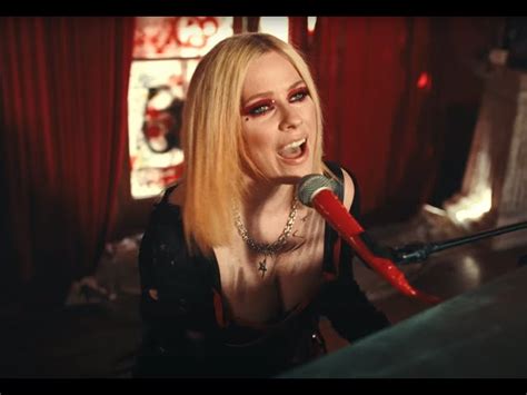 Avril Lavigne - I’m a Mess, chords, lyrics, video