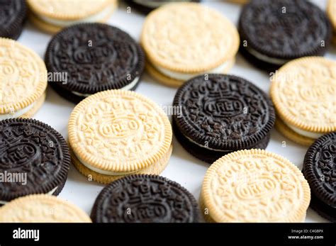 Oreo chocolate and vanilla cookies Stock Photo - Alamy