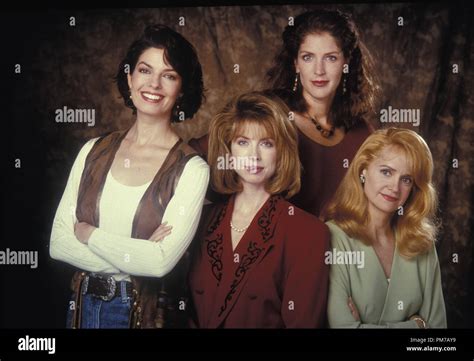 Sisters (tv) sela ward hi-res stock photography and images - Alamy