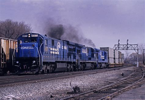 A one-of-a-kind Conrail locomotive - Trains