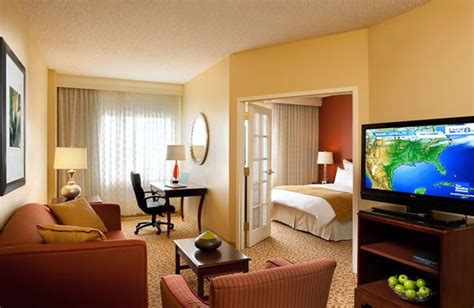 Dallas Marriott Suites Market Center (Dallas, TX) - Resort Reviews - ResortsandLodges.com